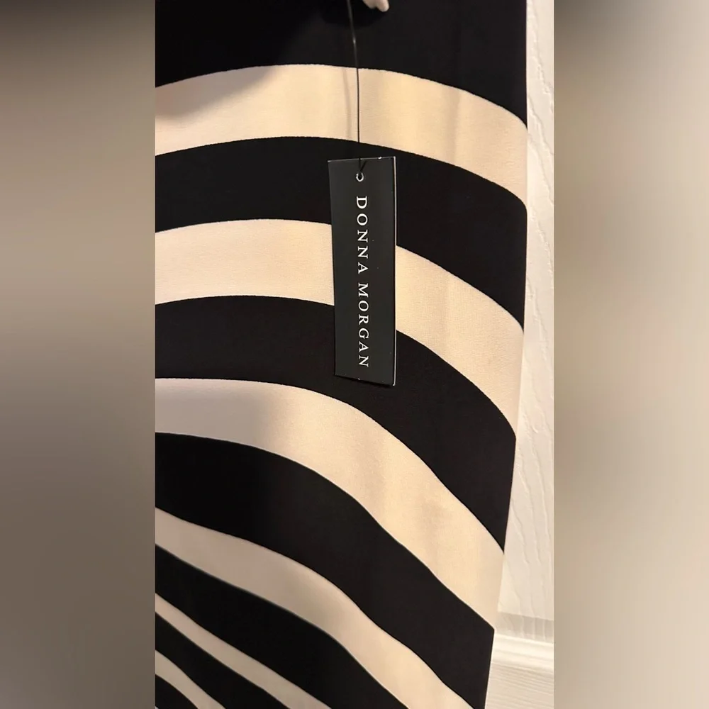 Donna Morgan Striped Long Sleeve Maxi Dress Size 4 - Picture 6 of 6